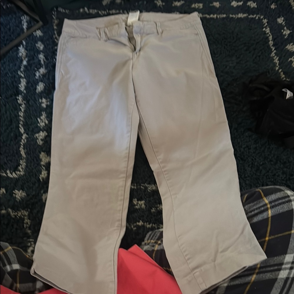 Old Navy Gray pixie capri pants.